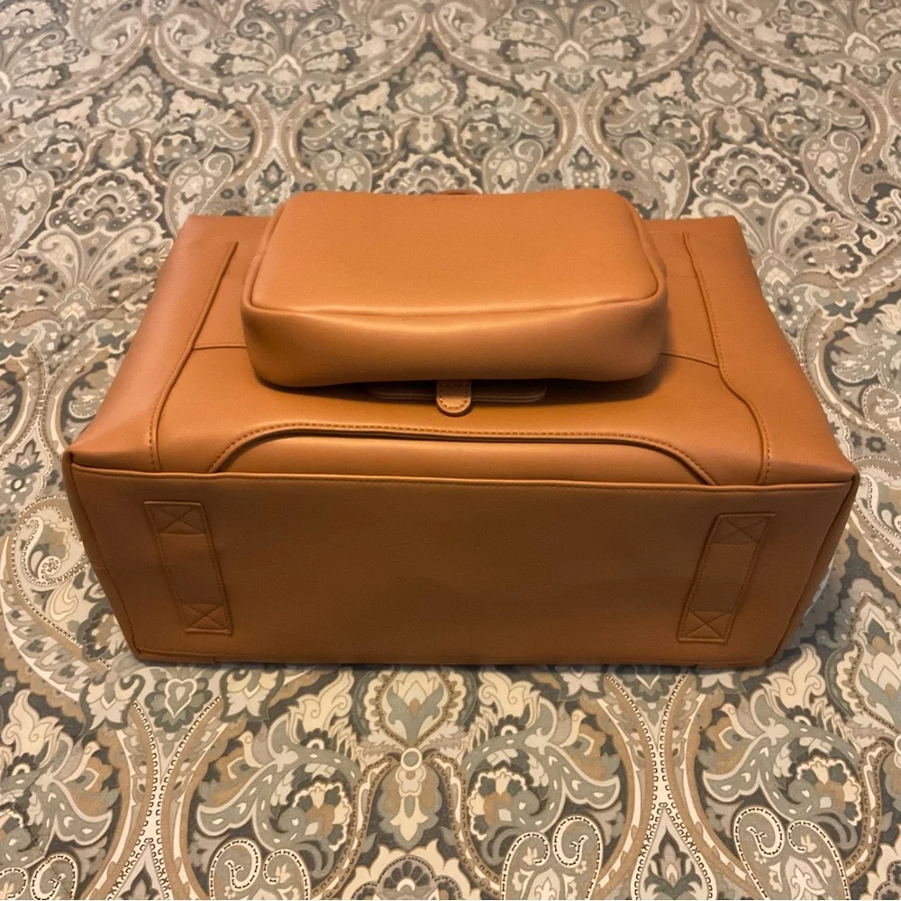 Like New MONOS Metro Duffel Vegan Leather Saddle Tan Used 1x - Picture 9 of 16